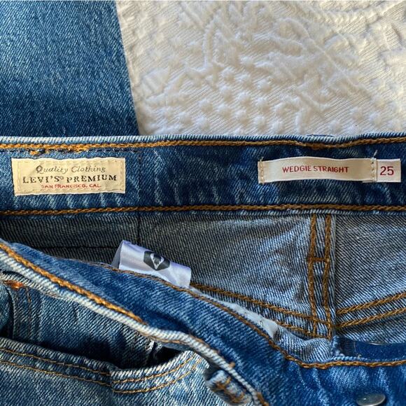 Levi's Wedgie Straight Jeans in Jive Sound ultra high rise 25 medium Wash denim - Picture 8 of 8